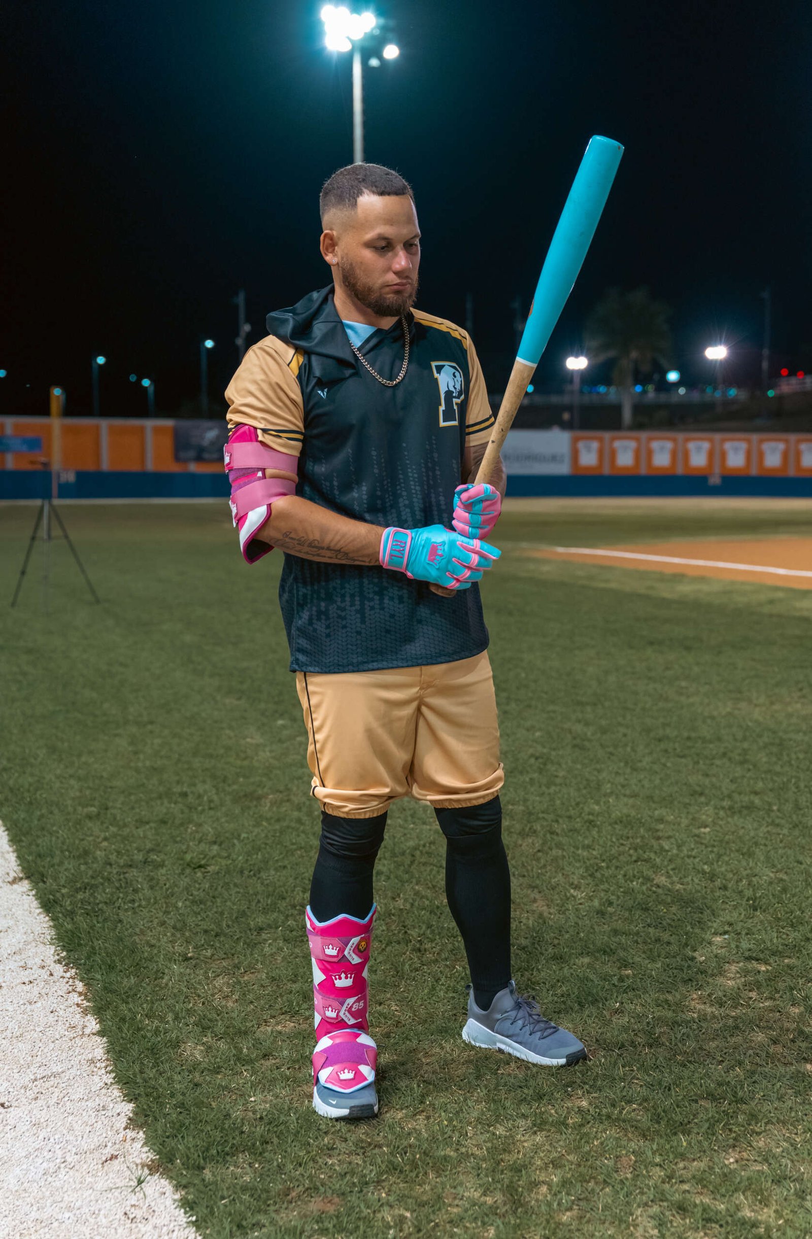 Royal Lock Elbow Guard - Deep Pink/White - Elite Leather - Image 4